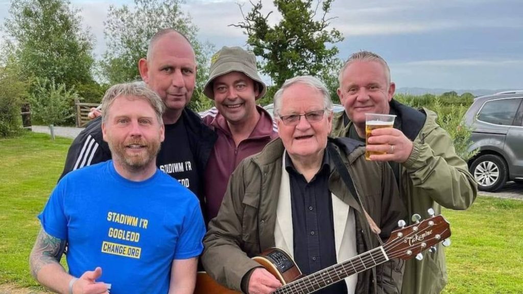 The Declan Swans: a banda de Welcome to Wrexham