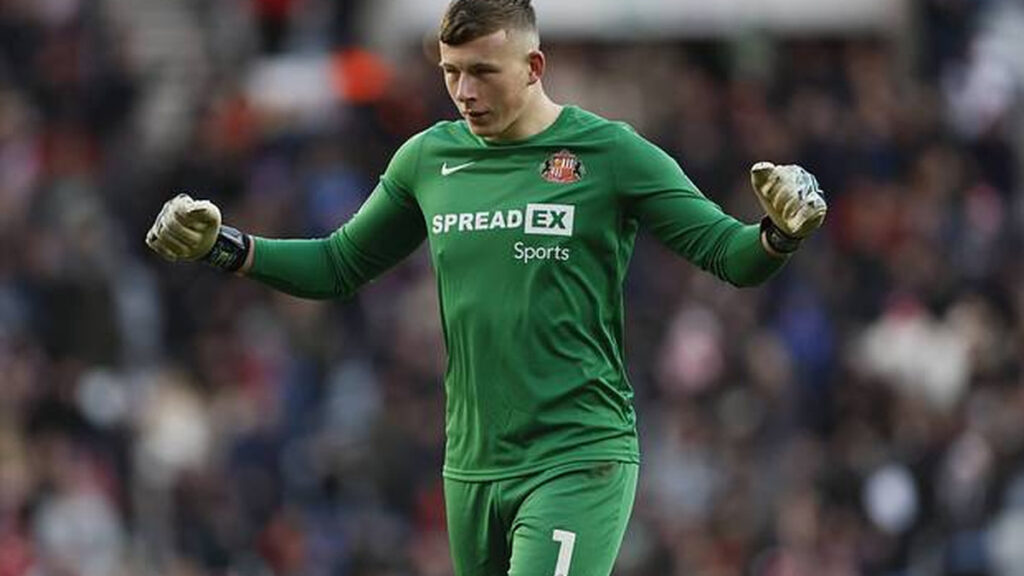 Anthony Patterson comemorando com o uniforme verde de goleiro do Sunderland